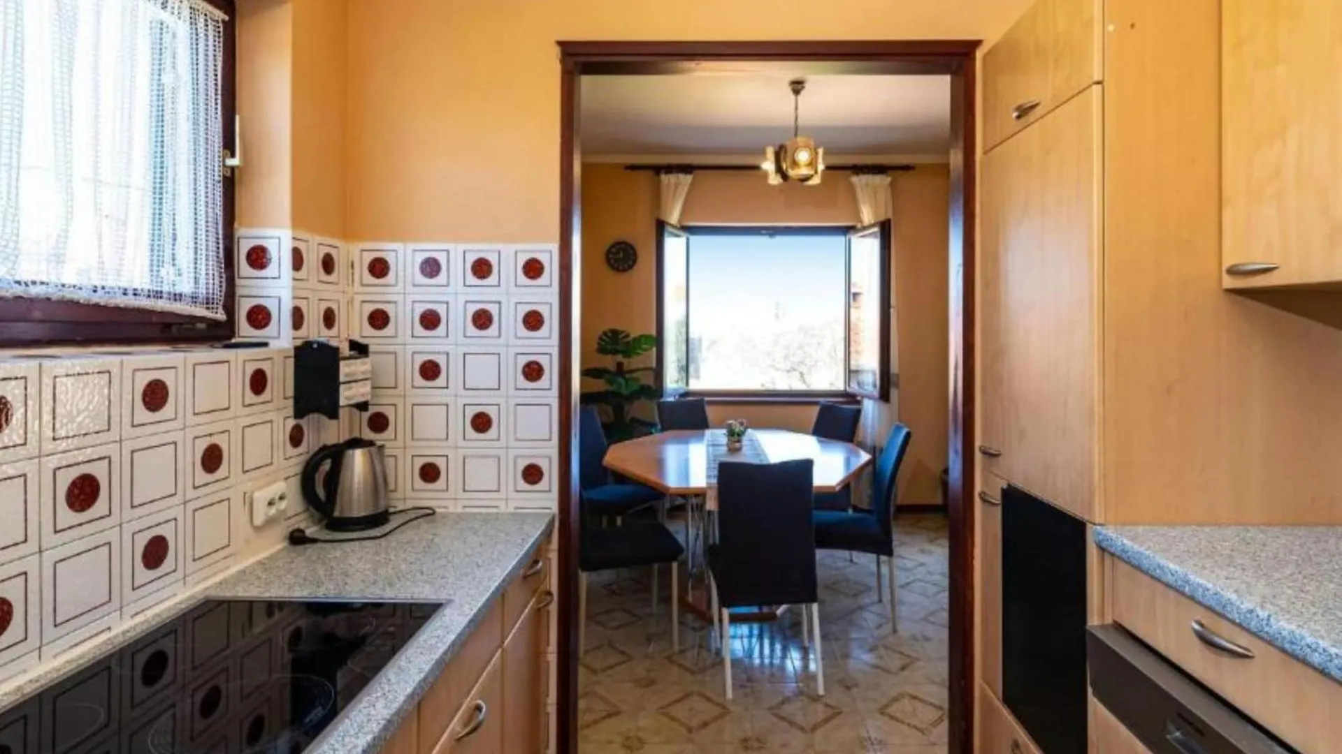 Two Bedroom Apartment With Terrace ウグリャン