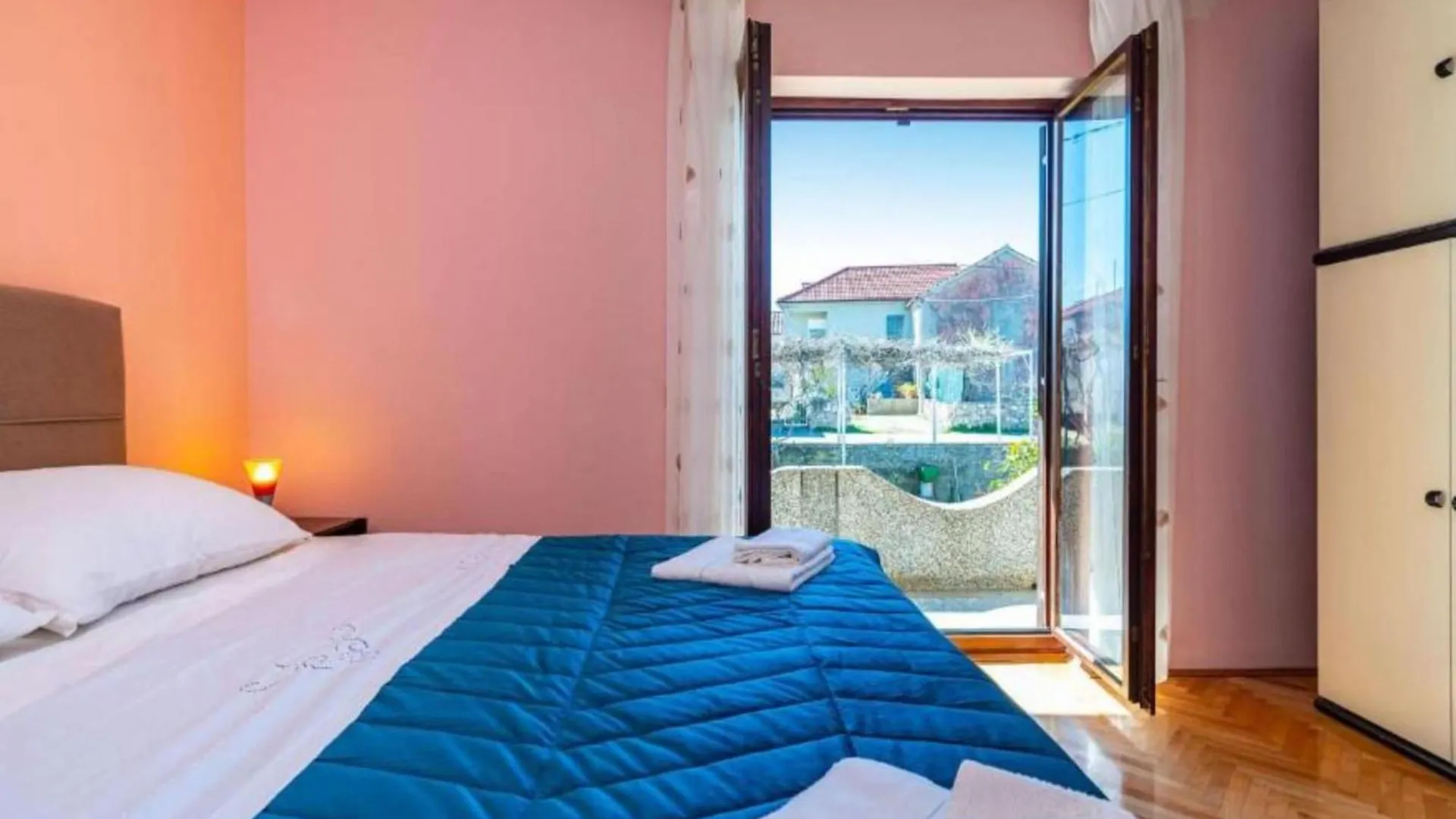 Two Bedroom Apartment With Terrace ウグリャン 0*,